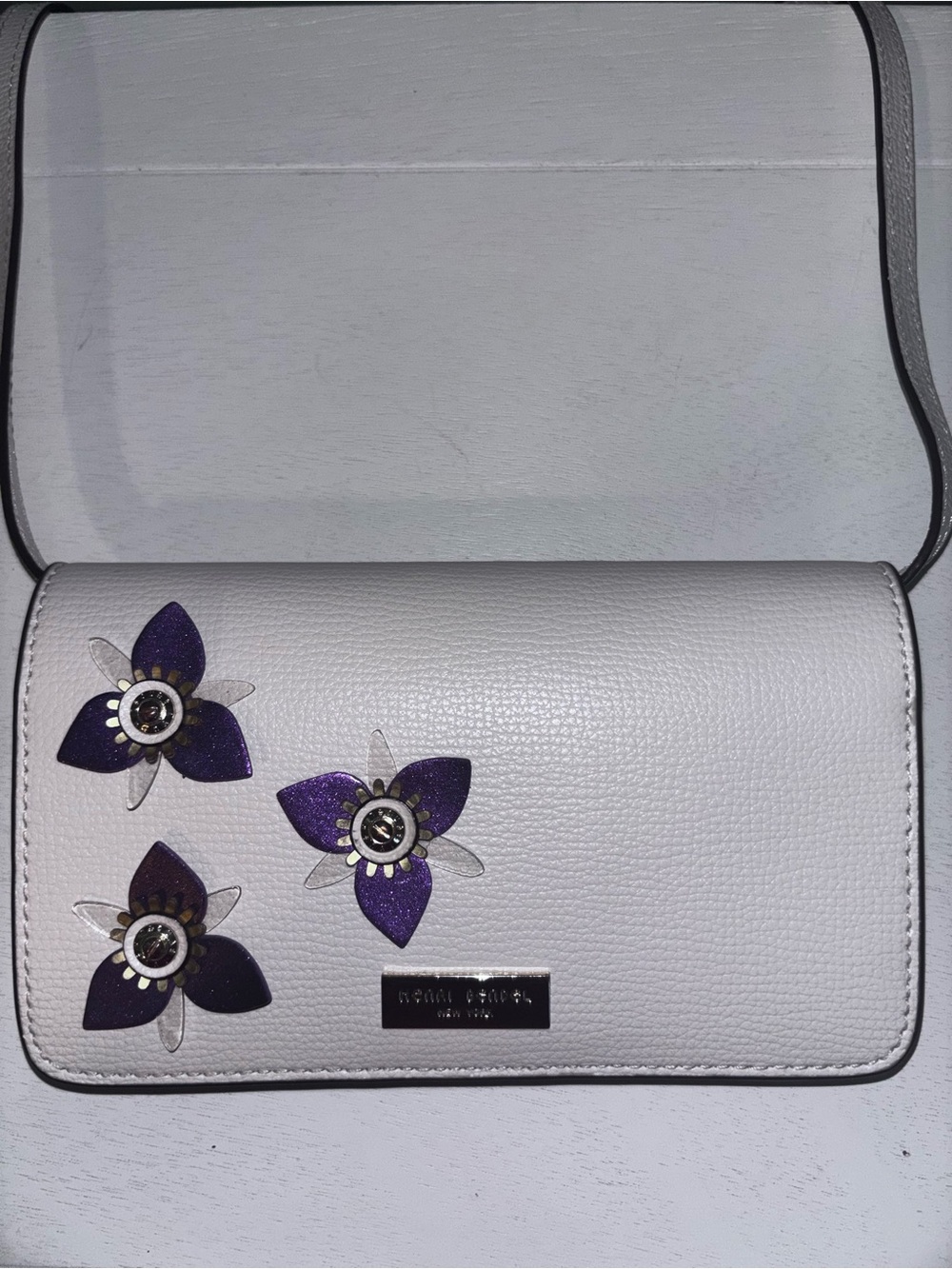 Henri Bendel Floral Applique Phone Wallet Crossbody Ivory Leather 3D - Picture 2 of 11